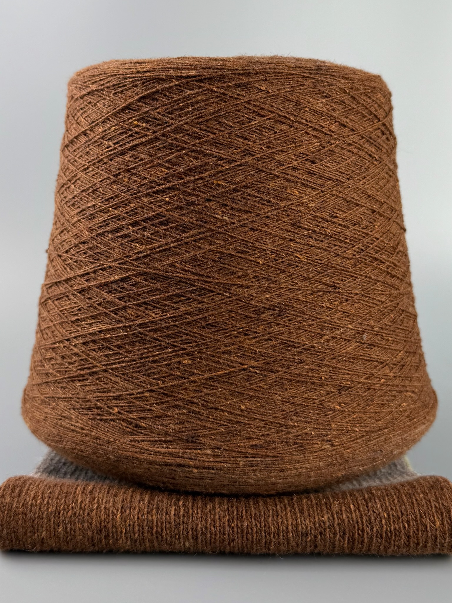 Zimpfer Wolle Selezione Art. Cardiff Tweed Nm 1/10500 – Merino Seide Garn col. Zimt foto 2